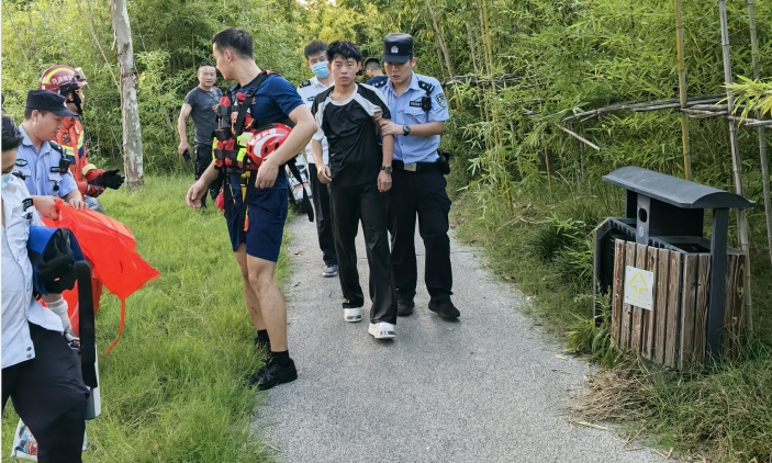 颍州区：热心市民挺身而出 警消联动上演生命救援